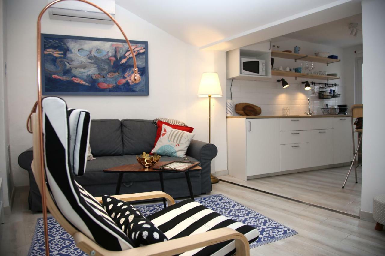 Sweet With Free Private Parking Apartment